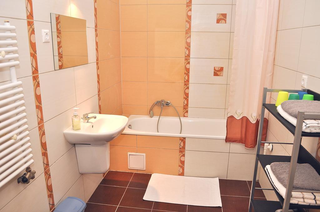 Tisza Palota Apartmanok Segedin Oda fotoğraf