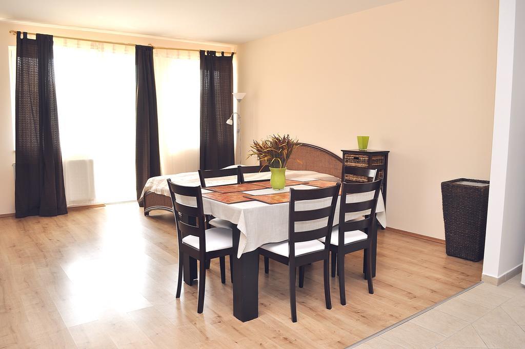 Tisza Palota Apartmanok Segedin Oda fotoğraf