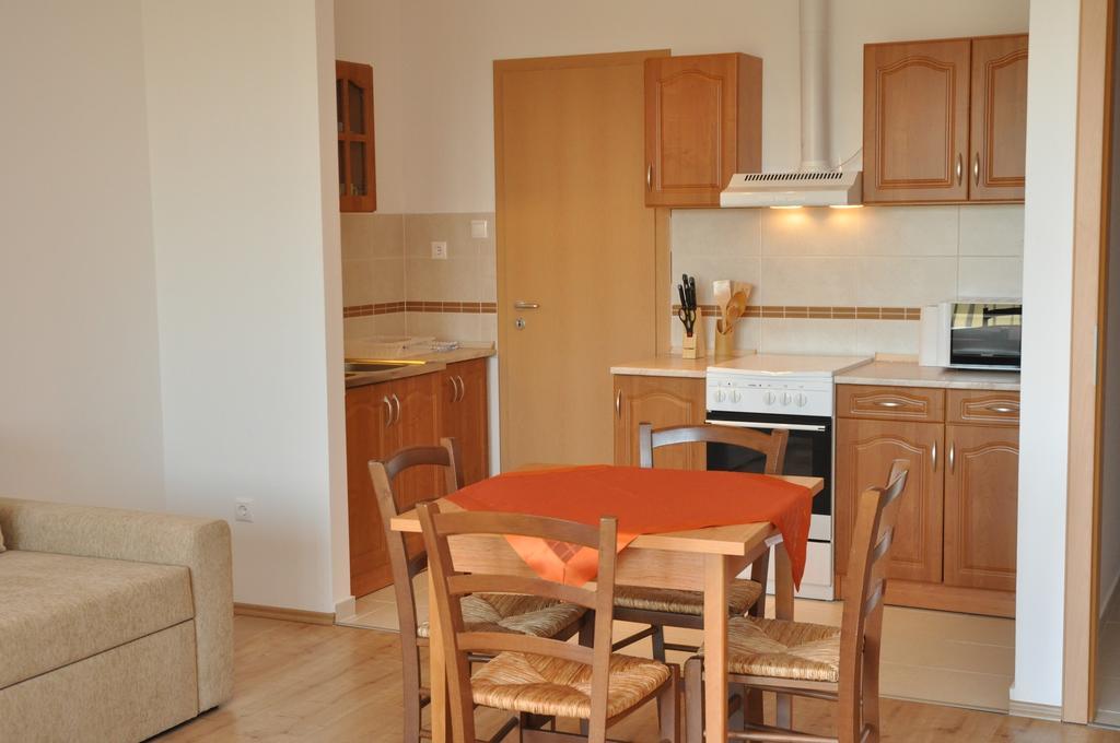 Tisza Palota Apartmanok Segedin Oda fotoğraf