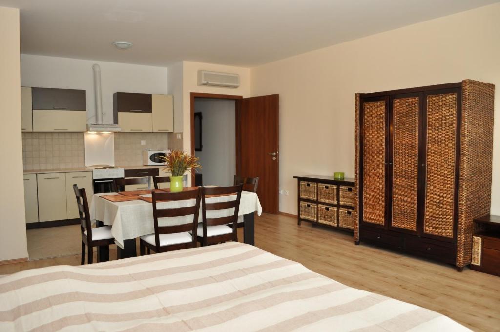 Tisza Palota Apartmanok Segedin Oda fotoğraf