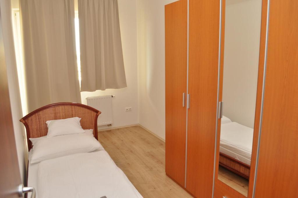 Tisza Palota Apartmanok Segedin Oda fotoğraf