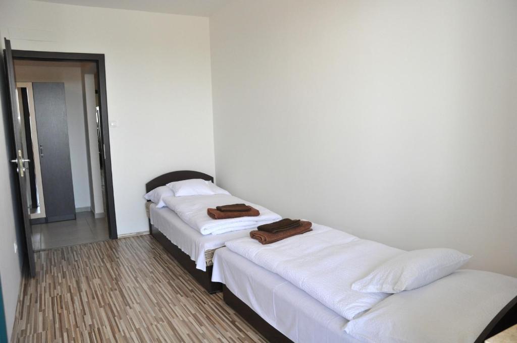 Tisza Palota Apartmanok Segedin Oda fotoğraf
